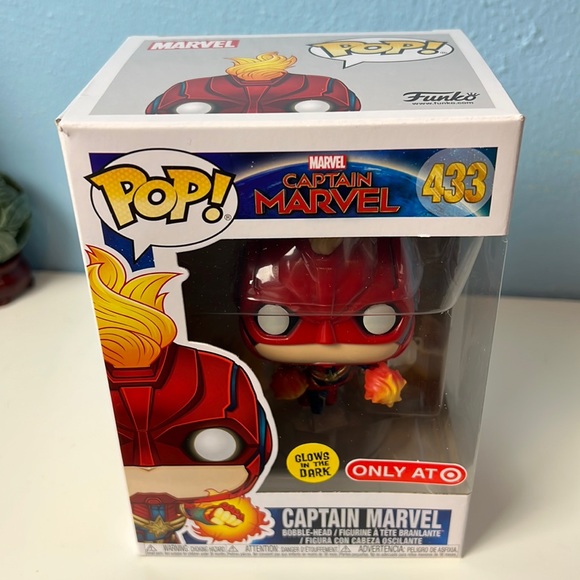 Funko Pop Captain Marvel 433 Target Exclusive GITD with Pop Protector - Picture 1 of 7